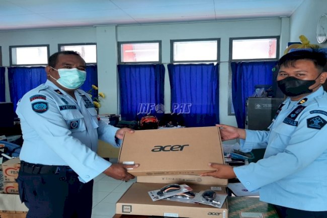 Pembagian Laptop Tingkatkan Tusi Pemasyarakatan di Lapas Ambon