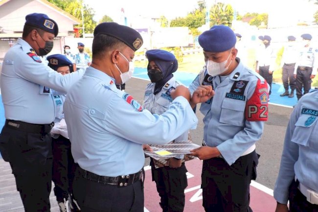 4 Petugas Lapas Ambon Diganjar Penghargaan Pegawai Teladan