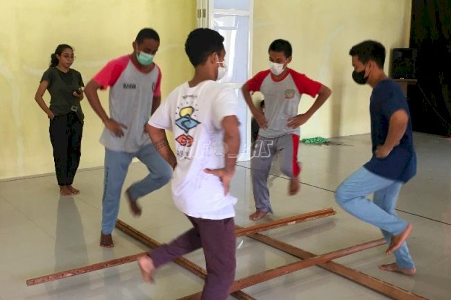 Anak LPKA Ambon Lincah Berlatih Tarian Saureka Reka