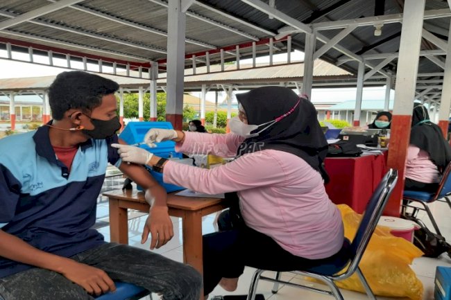 Petugas Pemasyarakatan & WBP Jalani Vaksinasi Cegah COVID-19