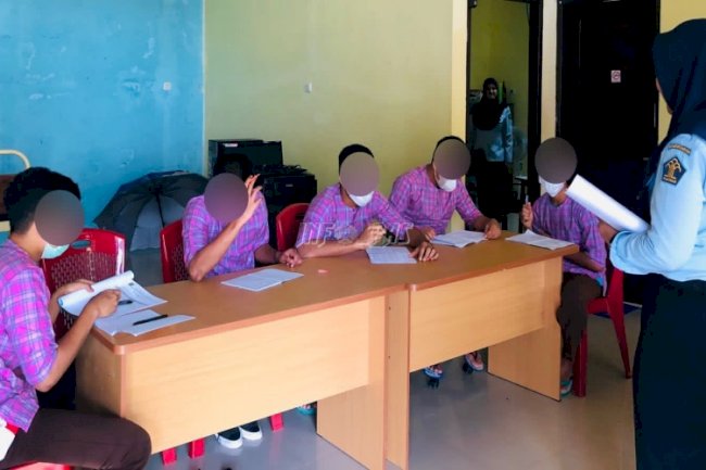 Anak LPKA Ambon Antusias Belajar IPS Bersama Tutor PKBM Amanah