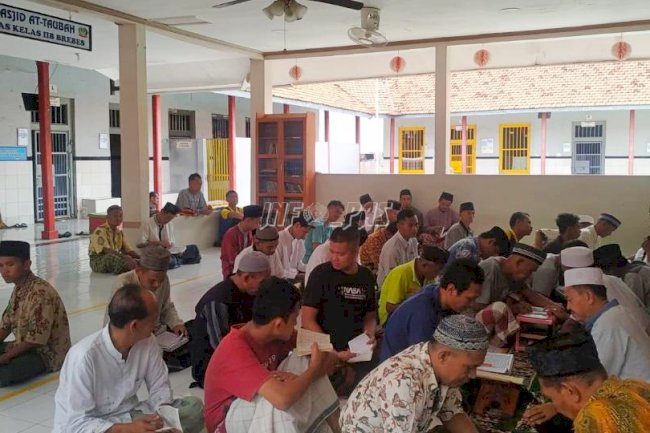 Berbondong-Bondong ke Masjid, WBP Lapas Brebes Tuntut Ilmu