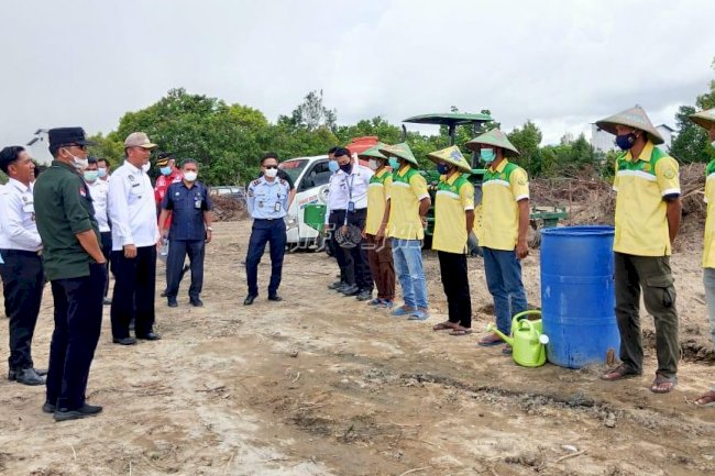 Lokasi Lahan Jagung Lapas Sukamara Ditinjau Kadivpas dan Bupati Sukamara
