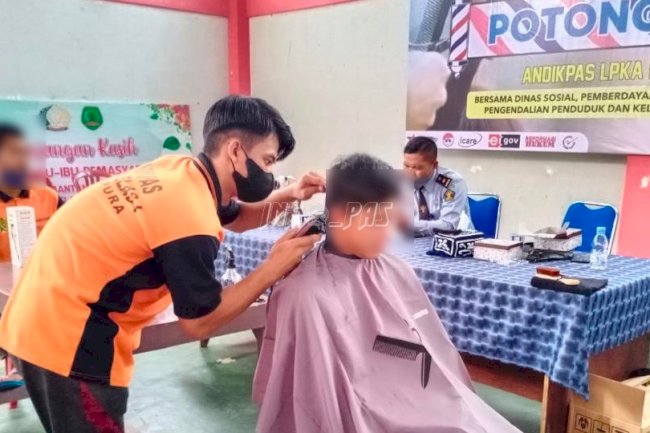 Anak LPKA Martapura Antusias Ikuti Pelatihan Pangkas Rambut