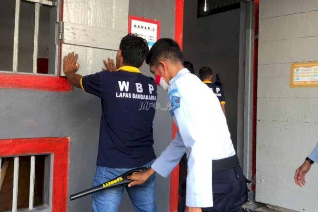 Jajaran Pengamanan Lapas Banda Naira Periksa Hunian WBP