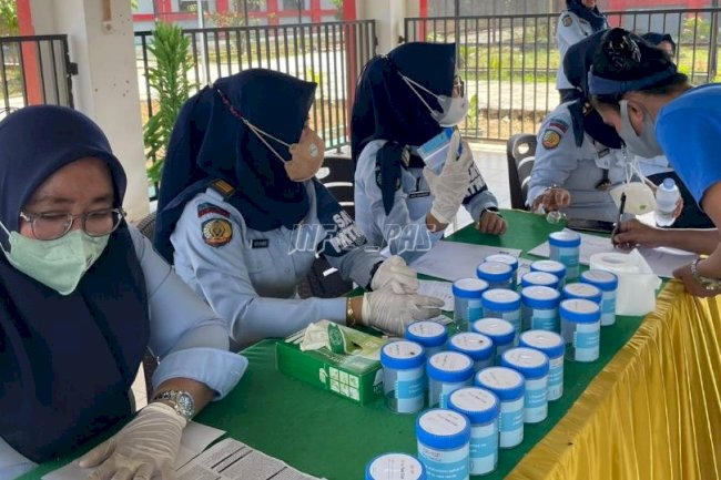 Satops Patnal LPP Kendari Gelar Tes Urine Bagi WBP