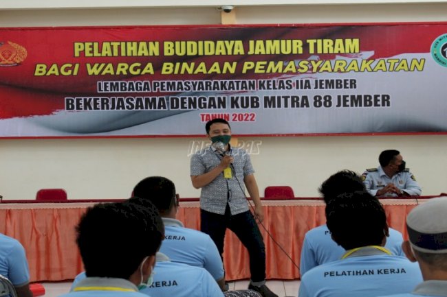 WBP Lapas Jember Antusias Praktik Awal Budidaya Jamur Tiram