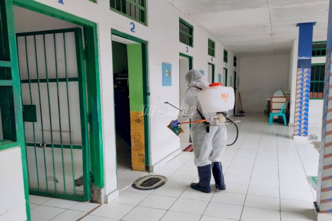 Cegah COVID-19, Lapas Kupang Disemprot Disinfektan