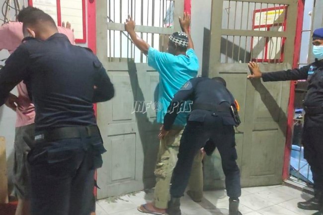 Tingkatkan Keamanan, Lapas Wahai Digeledah Petugas