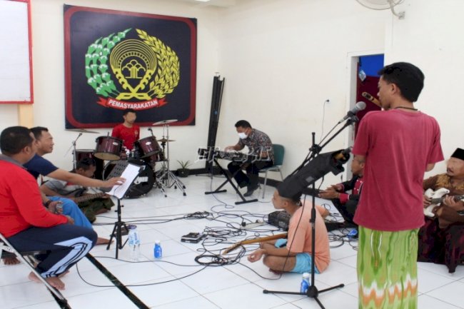 WBP Lapas Jember Tunjukkan Bakat Bermusik