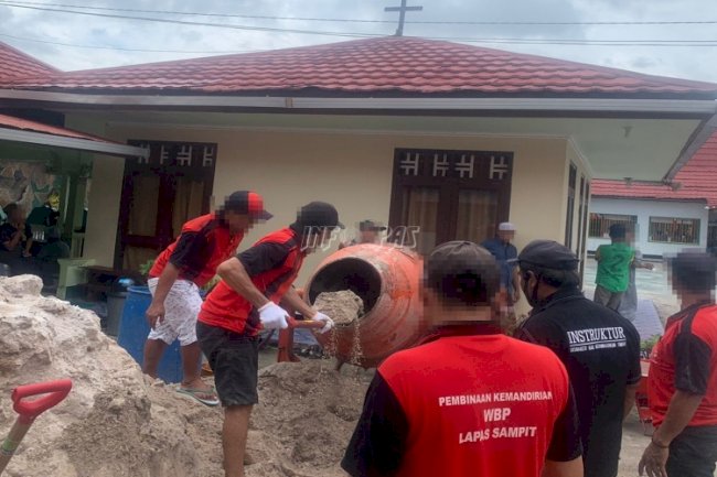 Usai Terima Teori, Peserta Pelatihan Pertukangan Lapas Sampit Langsung Praktik Lapangan 