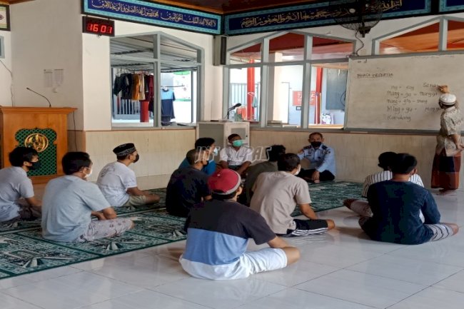 WBP Rutan Bantaeng Antusias Belajar Aksara Alfabet & Tajwid