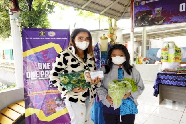 Petugas & Masyarakat Borong Produk WBP LPN Karang Intan