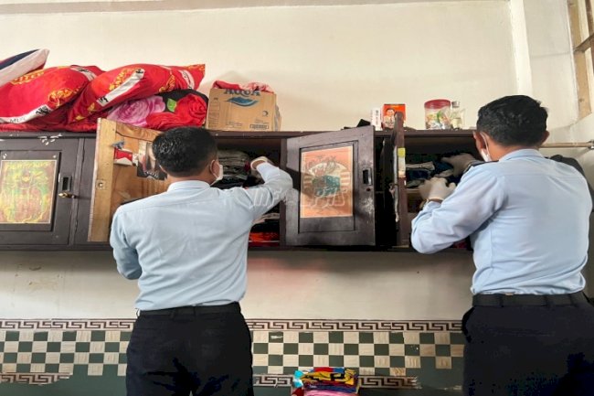 Razia Kamar Hunian Jaga Kondusivitas Ramadan di LPN Pamekasan