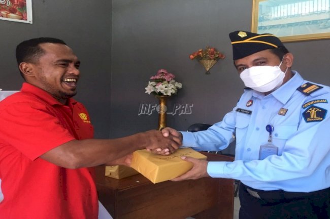 Beri Apresiasi, Lapas Saparua Serahkan Hadiah Pemenang Lomba Paskah