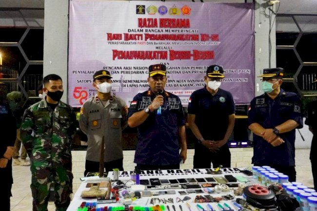 Petugas Gabungan Bersih-Bersih Lapas Narkotika Karang Intan