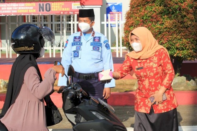 Jelang Buka Puasa, Rutan Tanah Grogot Berbagi Takjil Gratis
