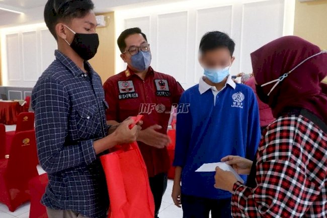 Menuai Hasil Pembinaan Kemandirian, WBP Lapas Yogyakarta Serahkan Premi Kepada Keluarga