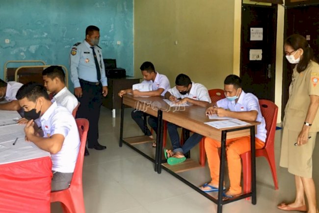 6 Anak LPKA Ambon Ikuti Ujian Kesetaraan Paket A & B