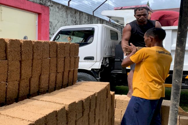 Diminati Masyarakat, Lapas Tual Jaga Mutu Batako Produksi WBP