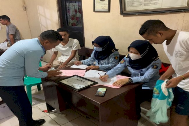 Petugas Rutan Ambon Lakukan Pendataan Tahanan di Luar Rutan