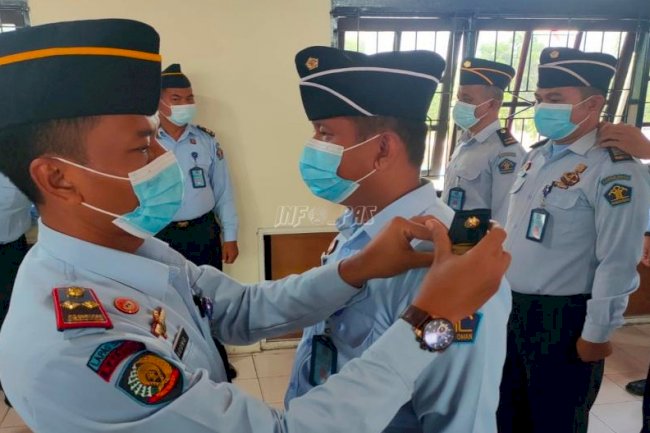 35 Pegawai Lapas Sampit Terima Kenaikan Pangkat