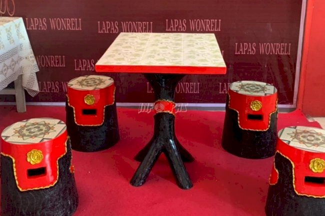 Meja Kursi Hasil Produksi Narapidana Lapas Wonreli Laku Terjual