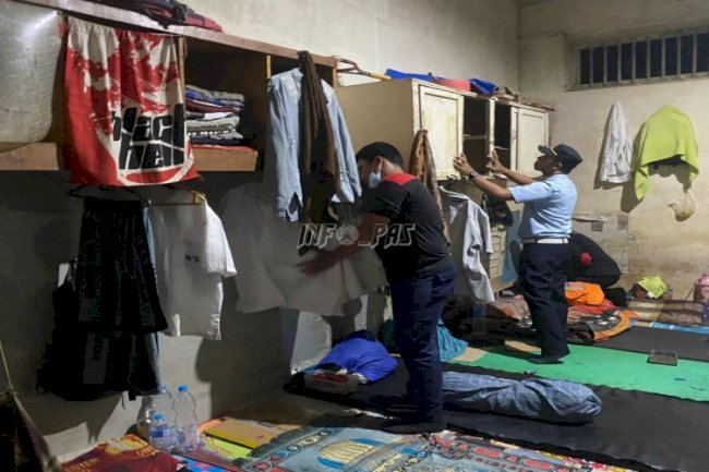 Satops Patnal LPN Karang Intan Kembali Merazia Kamar Hunian WBP