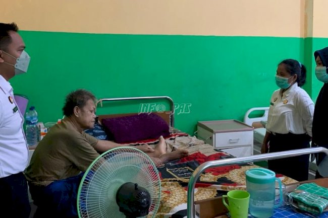 Nakes Rutan Masohi Pantau WBP di RSUD Kota Masohi