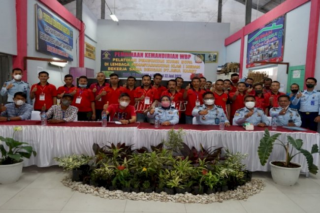 Maksimalkan Pembinaan Kemandirian WBP, Lapas Medan & PT. Asia Karet Gelar Pelatihan Pembuatan Sofa