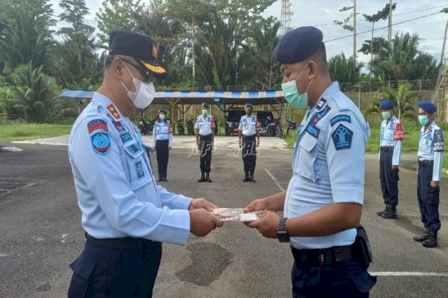 Petugas Lapas Piru Raih Penghargaan Petugas Teladan