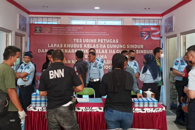 Dites Urine, Petugas Lapas Khusus & Lapas Narkotika Gunung Sindur Berkomitmen Perangi Narkoba