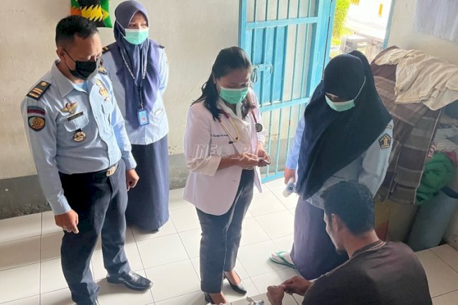 Petugas Kesehatan Rutan Masohi Berkeliling Layani Kesehatan WBP
