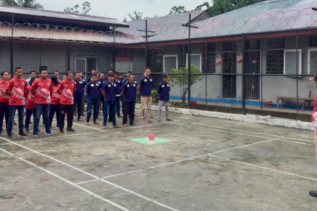 WBP & Petugas Pemasyarakatan Maluku Adu Domino Hingga Menyanyi