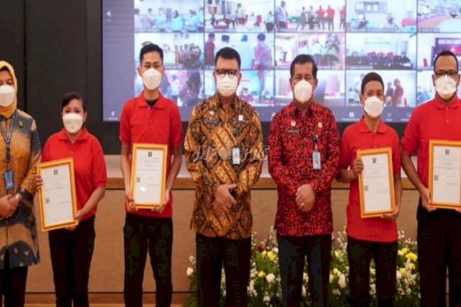 Kemenkumham Berikan Sertifikat Pendaftaran PT Perseorangan Kepada WBP
