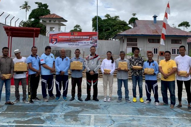 Pekan Olahraga & Seni Ditutup, WBP Terima Hadiah