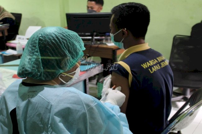 Lanjutkan Uji Klinis Vaksin Merah Putih, WBP Lapas Jember Disuntik Dosis II