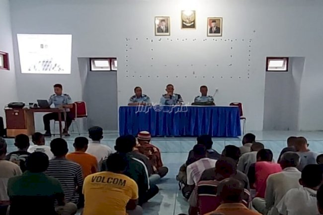 Sosialisasi UU Pemasyarakatan, Plh. Kalapas Namlea Minta WBP Tetap Ikuti Pembinaan dengan Baik