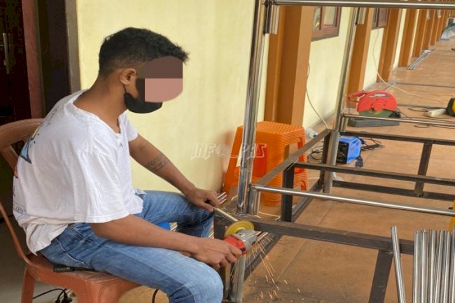 Tangan Terampil Anak LPKA Ambon Tuai Pujian Instruktur Pengelasan