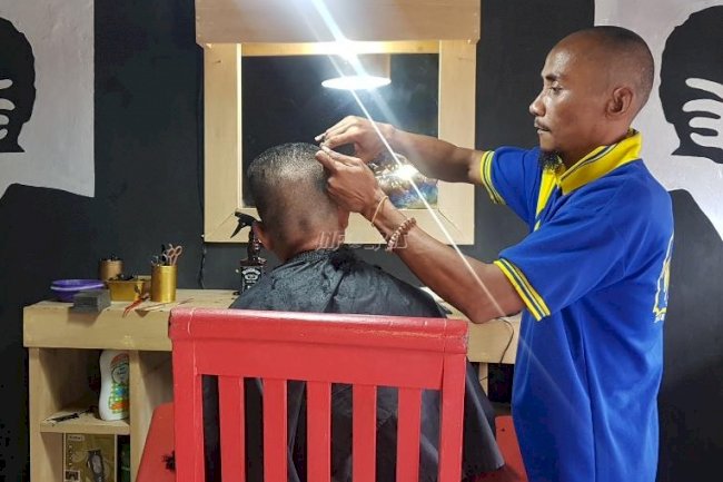 NYONK Barbershop Rutan Masohi Fasilitasi WBP Tampil Segar