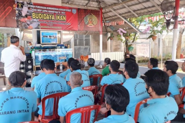 WBP Lapas Narkotika Karang Intan Praktik Pemijahan Ikan Koi