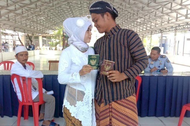 Mas Kawin Rp100 Ribu, Sari Sah Dinikahi Saputra di Lapas Semarang