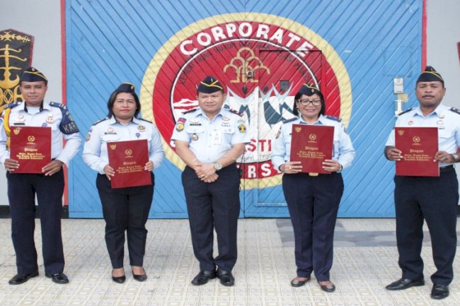 Petugas Pemasyarakatan Maluku Terima Penghargaan Satyalancana Karya Satya