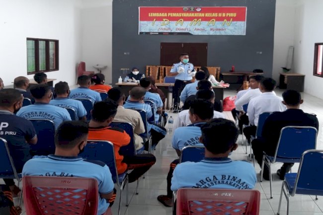Jalani Tes Urine, Puluhan Petugas & WBP Lapas Piru Negatif Narkoba