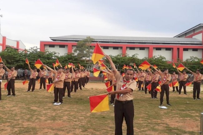 Pramuka Lapas Narkotika Pamekasan Belajar Keterampilan Semaphore dan Tali-Temali 