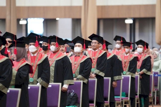 30 Narapidana Wisuda Bersama 1.248 Mahasiswa UNIS