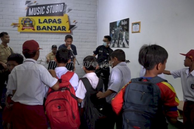 Kalapas Banjar Undang Pelajar SDN 1 Pataruman Wisata ke Lapas