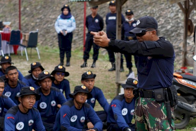 Petugas Lapas Cilegon Asah Kemampuan Menembak