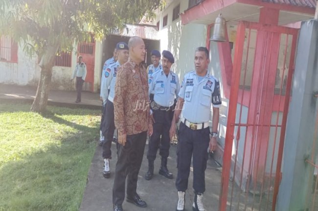 Mulai Bertugas, Plt. Kalapas Ambon Kontrol Langsung Blok Hunian WBP