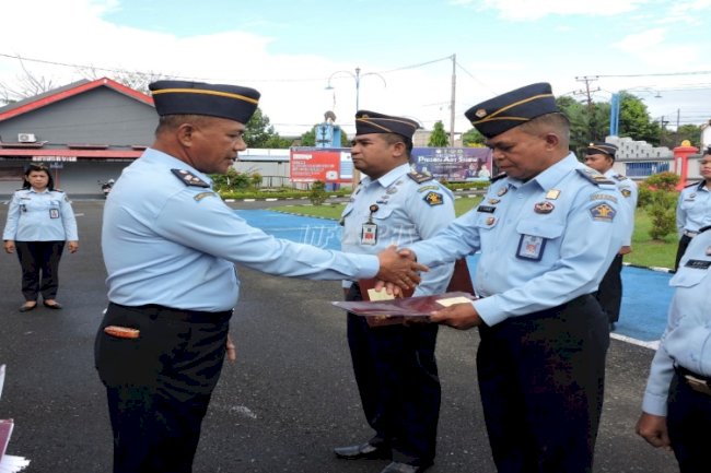 Petugas Lapas Ambon Raih Satyalancana Karya Satya & Resmi Cantumkan Gelar